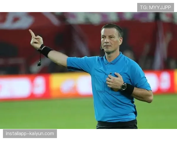 前英超裁判克拉滕伯格在专栏中解析本赛季欧冠争议判罚，涉及定位球进攻中的犯规尺度